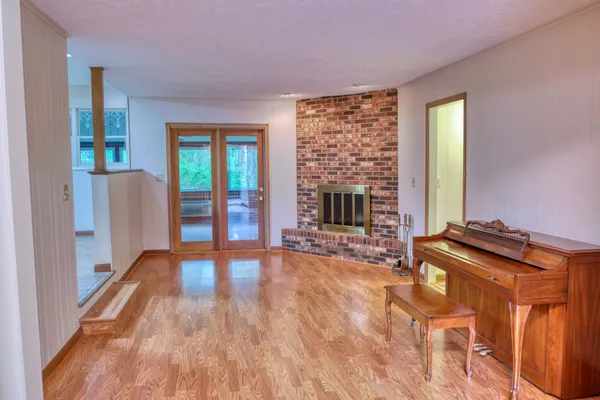 $264,999 | 261 High Forest Drive, Carbondale, IL 62903