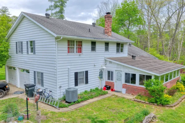 $264,999 | 261 High Forest Drive, Carbondale, IL 62903