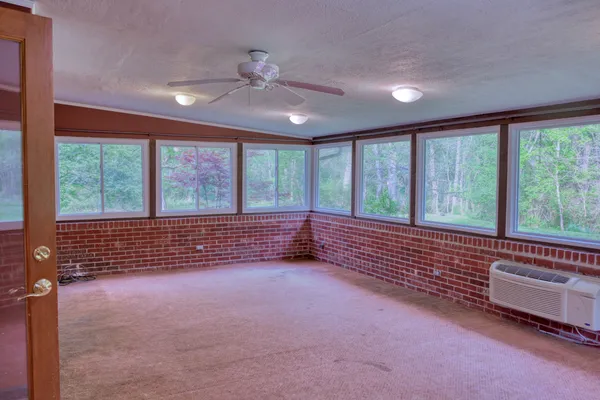 $264,999 | 261 High Forest Drive, Carbondale, IL 62903