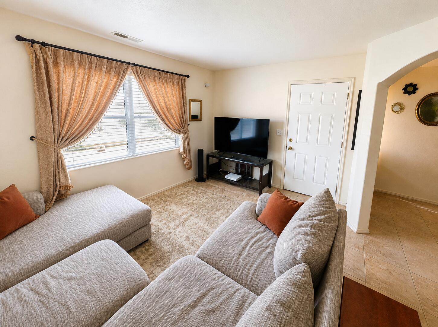 620 West Evans Ridge Circle Washington, UT 84780 - Photo 4 of 9 Greatroom