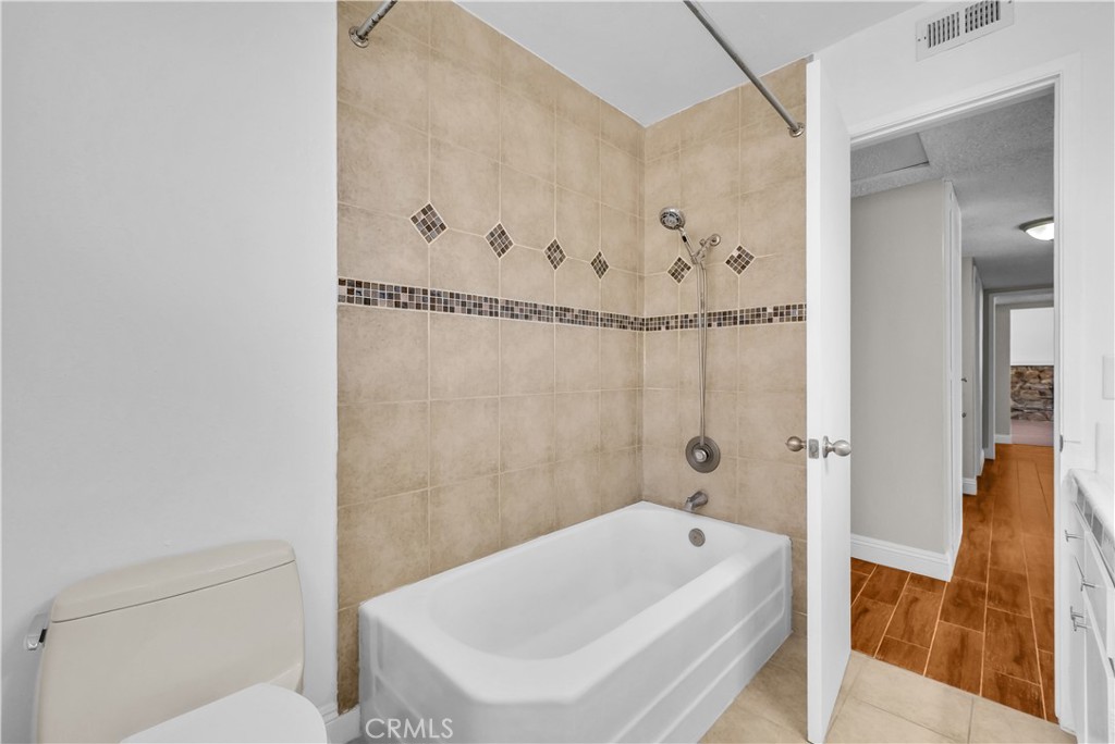 553 East Home Street Rialto, CA 92376 - Photo 14 of 26 Bathroom