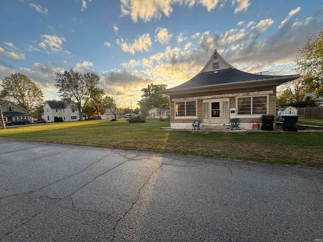 $89,900 | 208 South Portland Street, Ridgeville, IN 47380