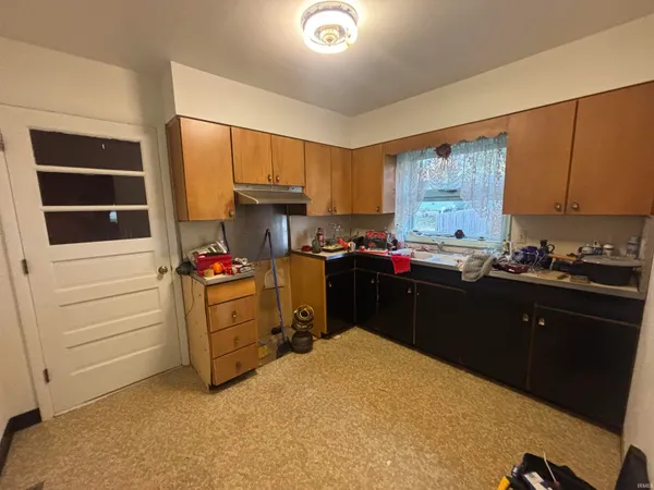$75,000 | 208 South Portland Street, Ridgeville, IN 47380
