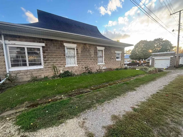 $89,900 | 208 South Portland Street, Ridgeville, IN 47380