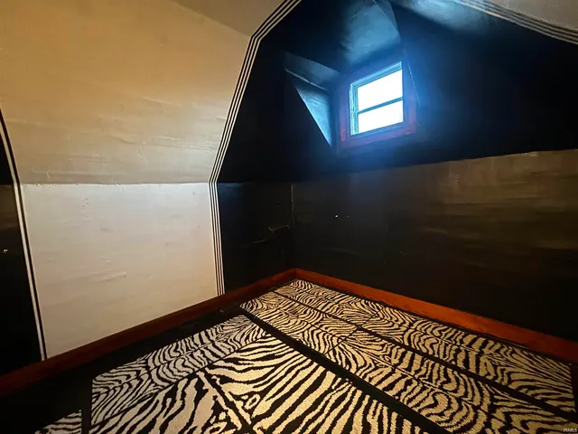 $89,900 | 208 South Portland Street, Ridgeville, IN 47380