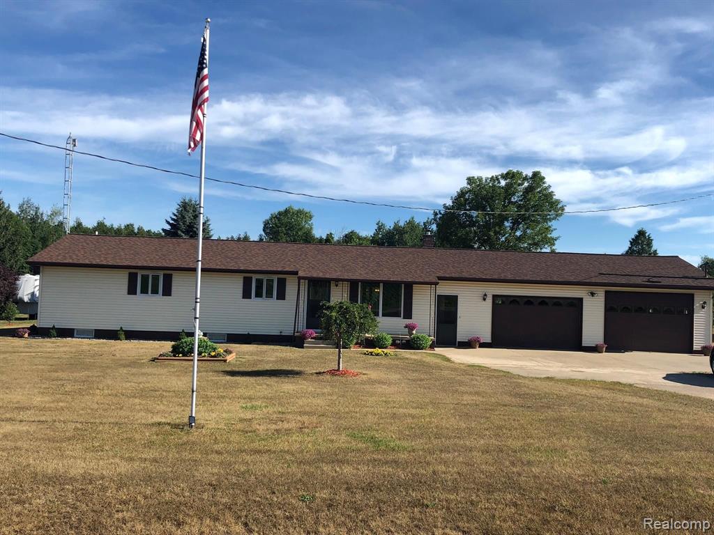 2121 Helena Road Bad Axe, MI 48413 - Photo 2 of 24