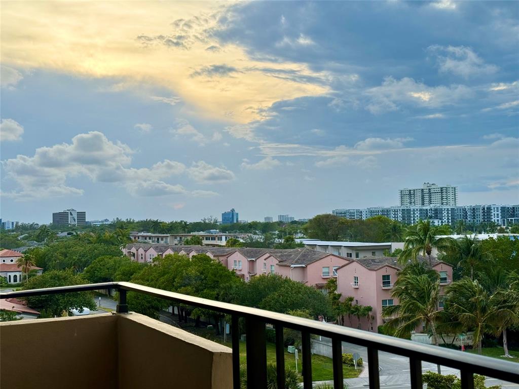 2000 South Ocean Boulevard, Unit 5P Lauderdale-by-the-Sea, FL 33062 - Photo 3 of 34 a view of a city and lake
