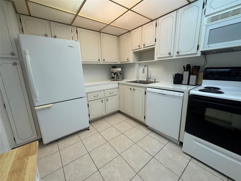 2000 South Ocean Boulevard, Unit 5P Lauderdale-by-the-Sea, FL 33062 - Photo 10 of 34