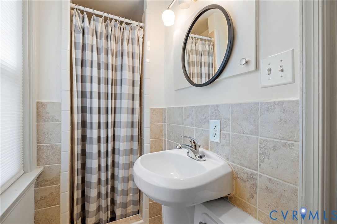 901 Bevridge Road Richmond, VA 23226 - Photo 30 of 43 a bathroom with a sink and a mirror