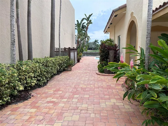 a view of entryway with a bench in patio