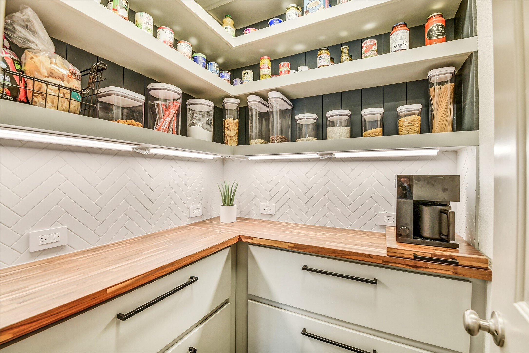 2430 Barclay Lake Lane Spring, TX 77388 - Photo 14 of 50 a view of a building with entryway