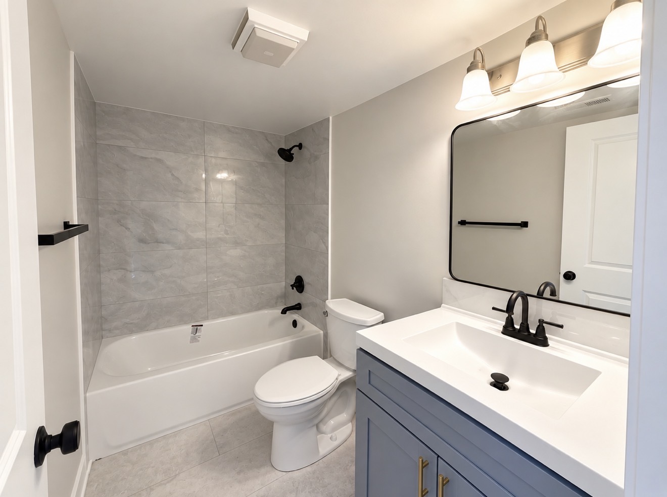 381 Oak Trails Road, Unit 201 Des Plaines, IL 60016 - Photo 6 of 14 Gallery Image 6