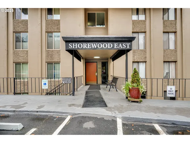 $269,900 | 5575 East Evergreen Boulevard, Unit 4103, Vancouver, WA 98661