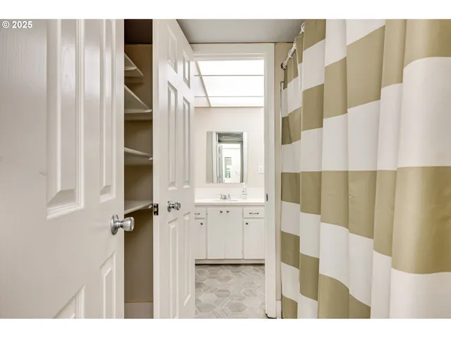 $269,900 | 5575 East Evergreen Boulevard, Unit 4103, Vancouver, WA 98661