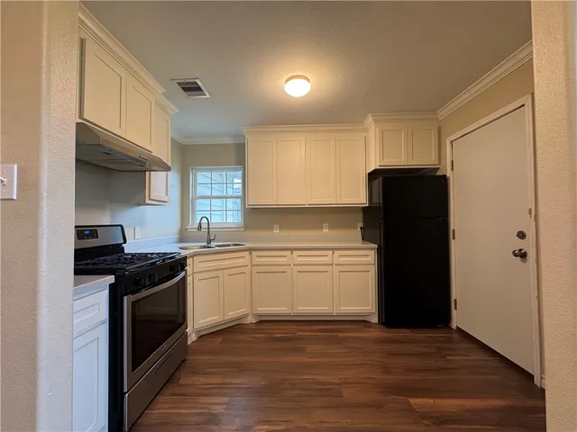 $1,400 | 4722 Queen Drive, Corpus Christi, TX 78415