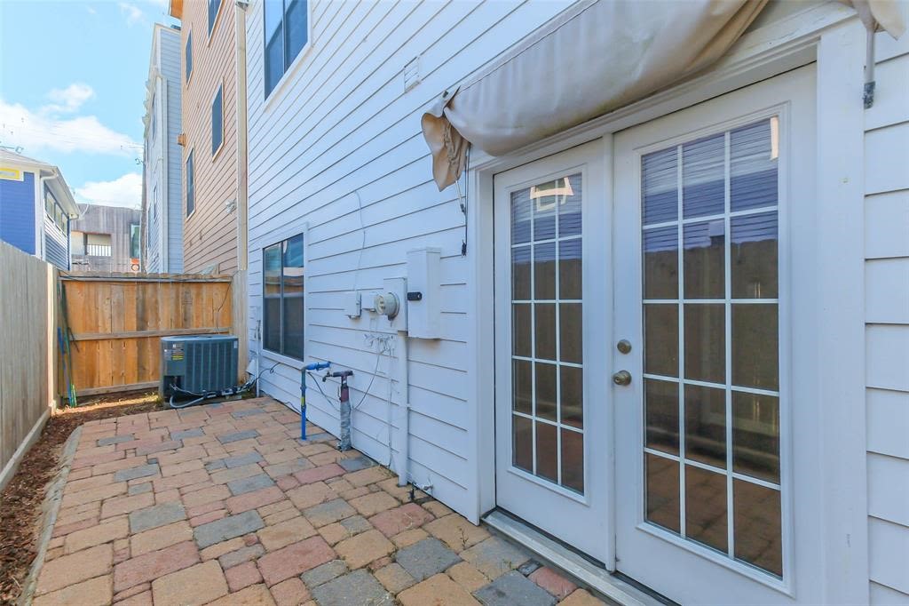 706 Allston Street, Unit B Houston, TX 77007 - Photo 13 of 33 a view of front door of house