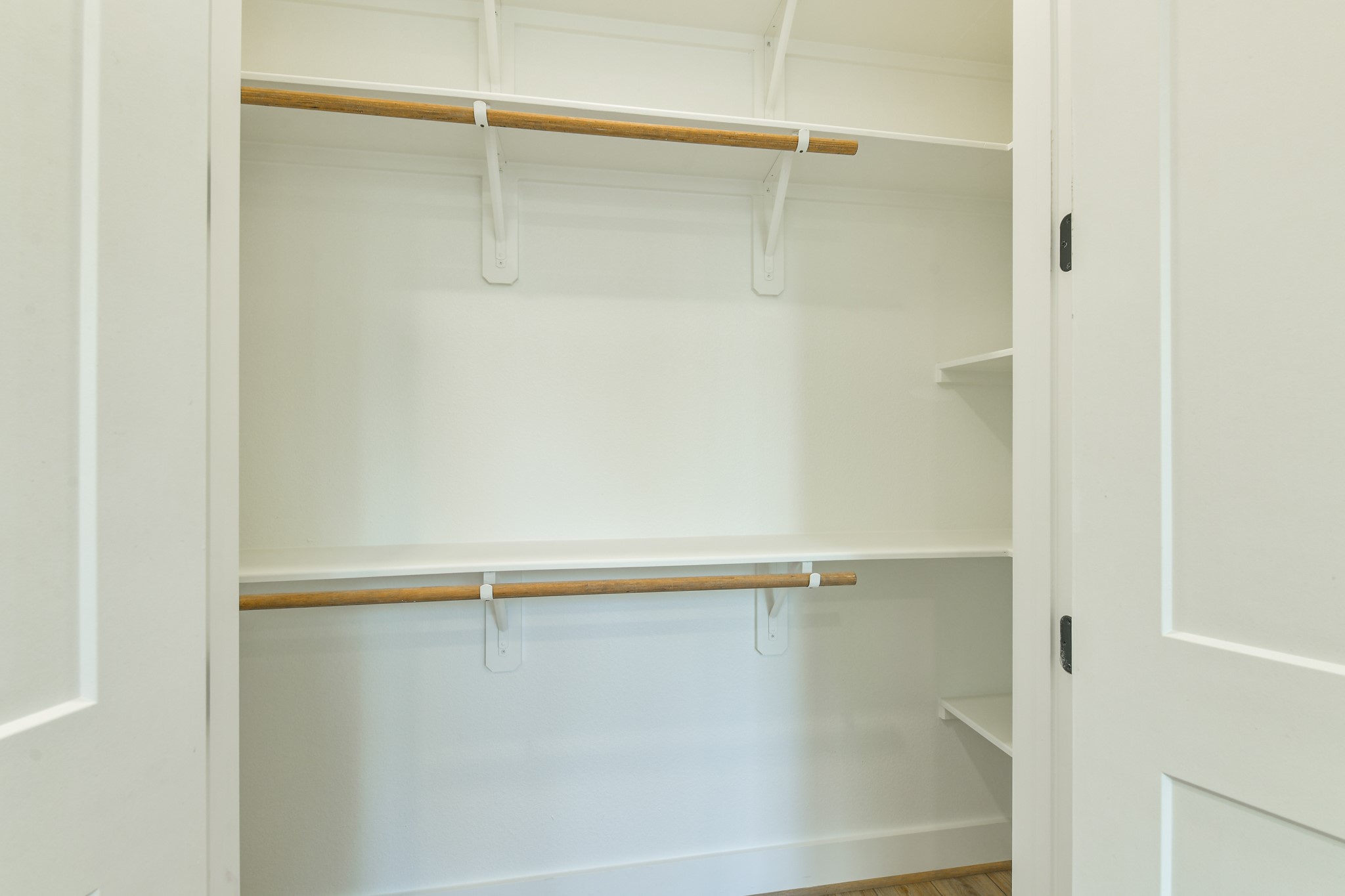 162 Wallace Street, Unit B Houston, TX 77022 - Photo 20 of 25 a close view of closet