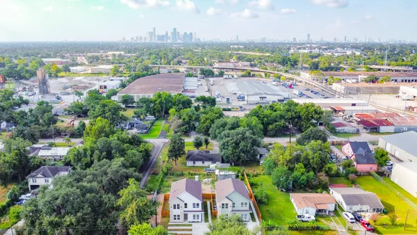 $1,850 | 162 Wallace Street, Unit B, Houston, TX 77022