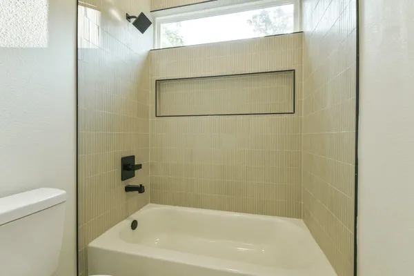 $1,850 | 162 Wallace Street, Unit B, Houston, TX 77022