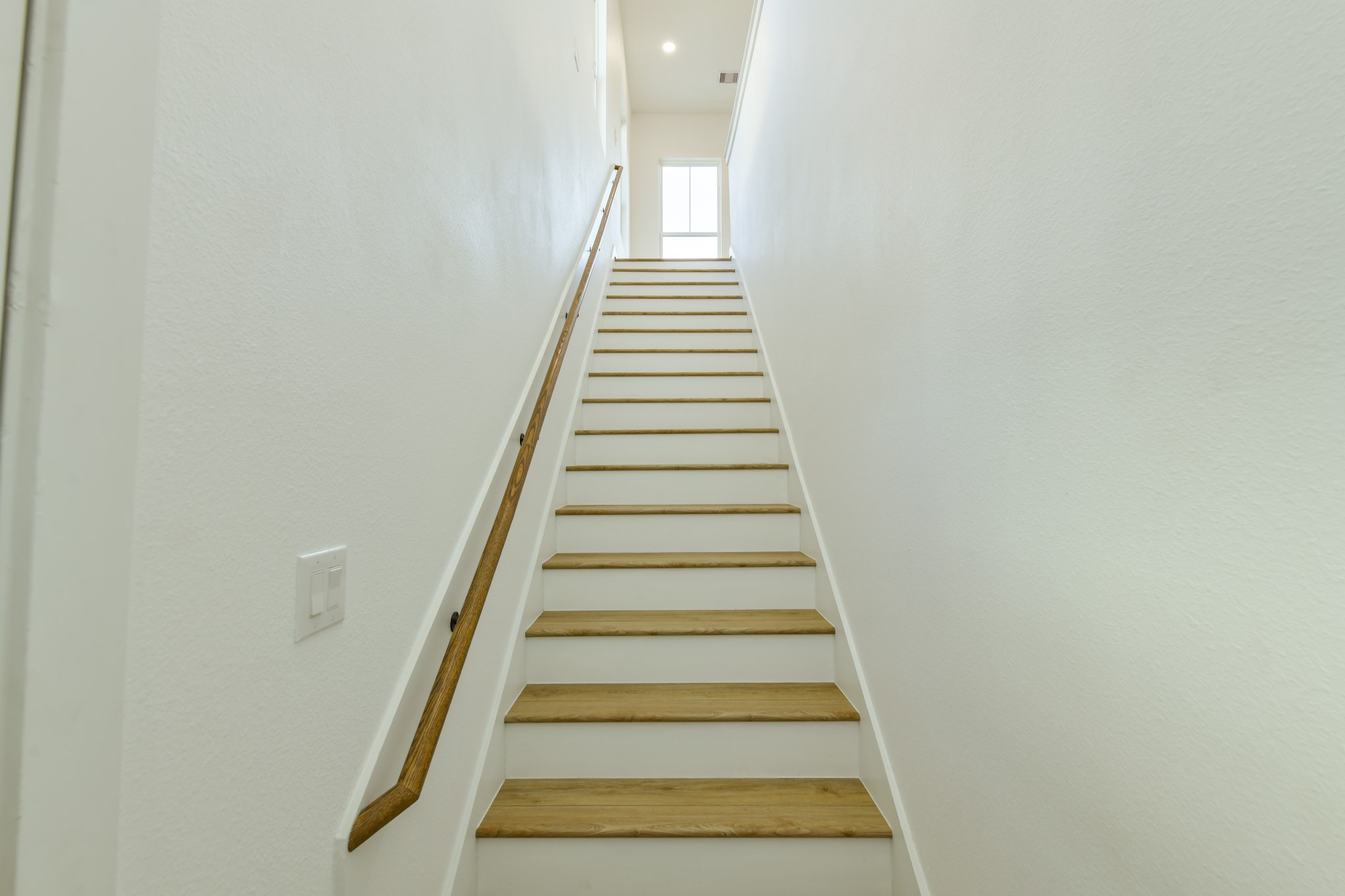 162 Wallace Street, Unit B Houston, TX 77022 - Photo 4 of 25 a view of entryway