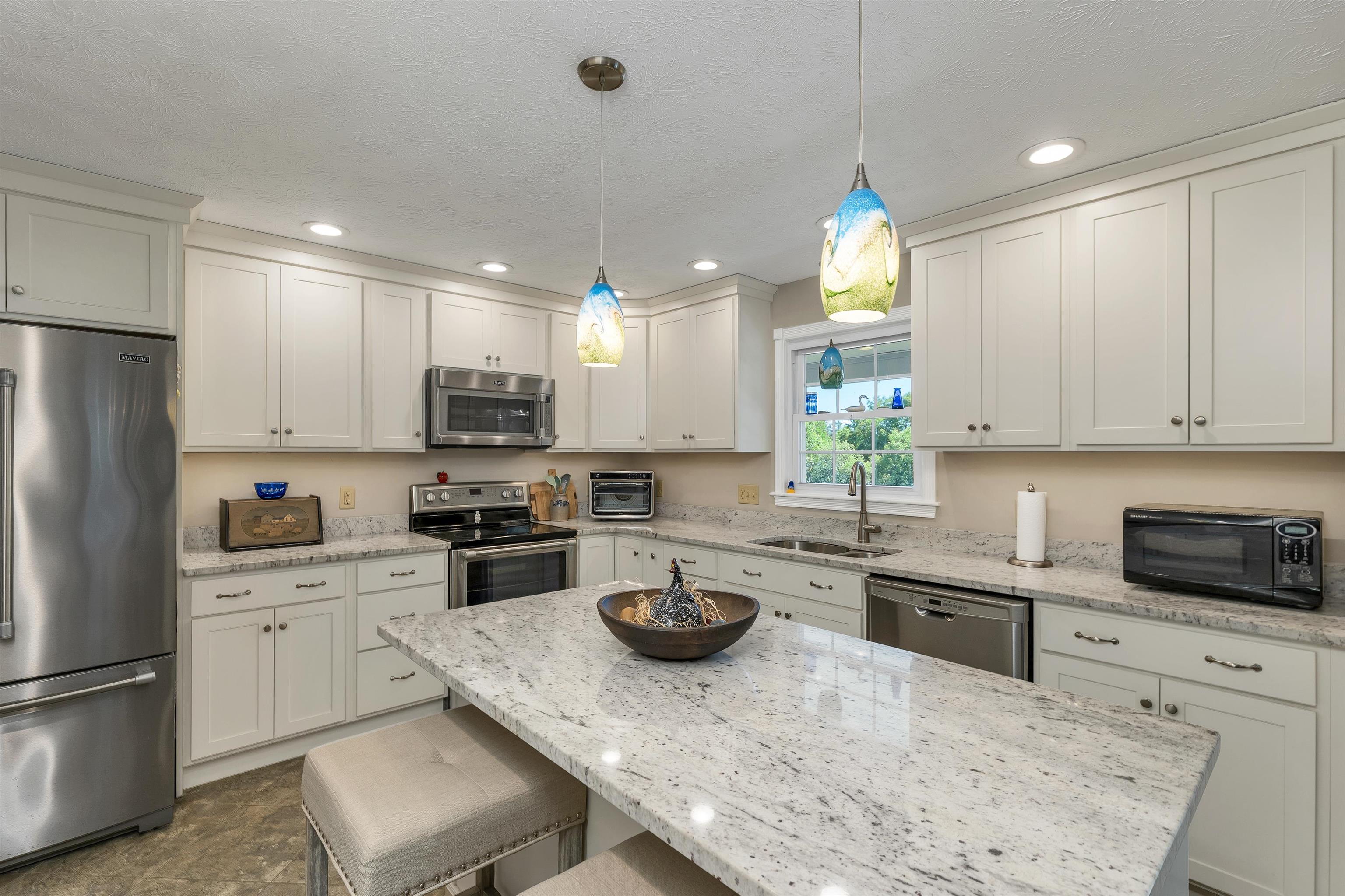 107 Kendall Pond Road Windham, NH 03087 - Photo 16 of 55