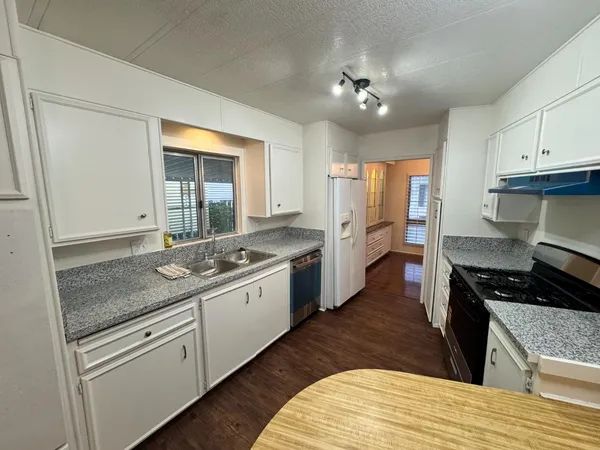 $99,700 | 2706 West Ashlan, Unit 223, Fresno, CA 93705