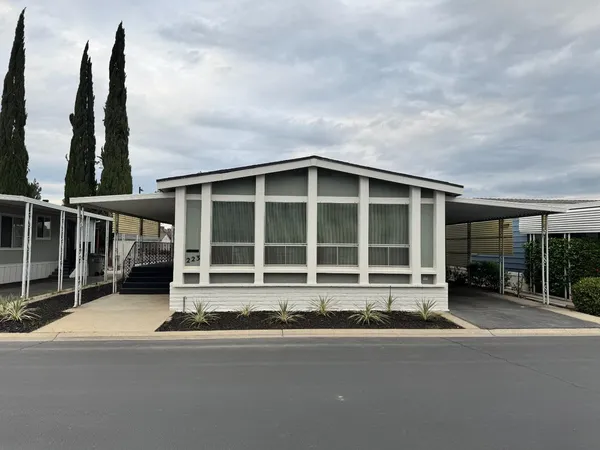 $99,700 | 2706 West Ashlan, Unit 223, Fresno, CA 93705