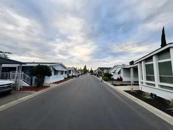$99,700 | 2706 West Ashlan, Unit 223, Fresno, CA 93705