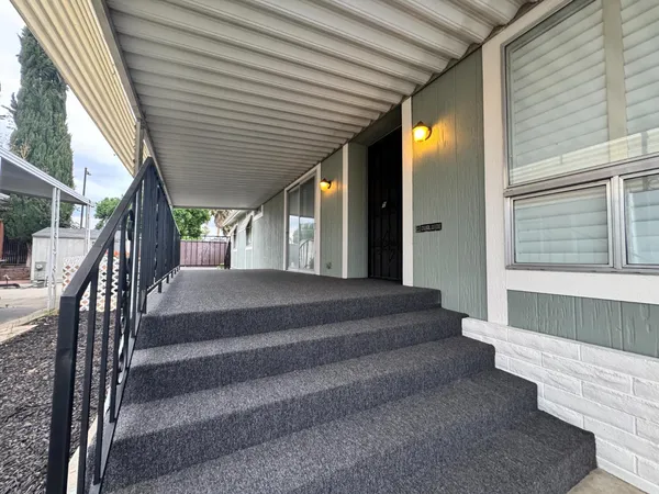 $99,700 | 2706 West Ashlan, Unit 223, Fresno, CA 93705