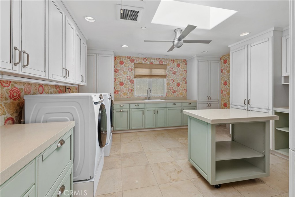 6533 Lago Lindo Rancho Santa Fe, CA 92067 - Photo 40 of 57 Laundry room