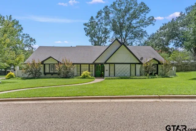 $299,900 | 1205 Dogwood Street, Gilmer, TX 75644