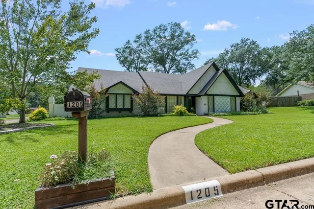 $299,900 | 1205 Dogwood Street, Gilmer, TX 75644