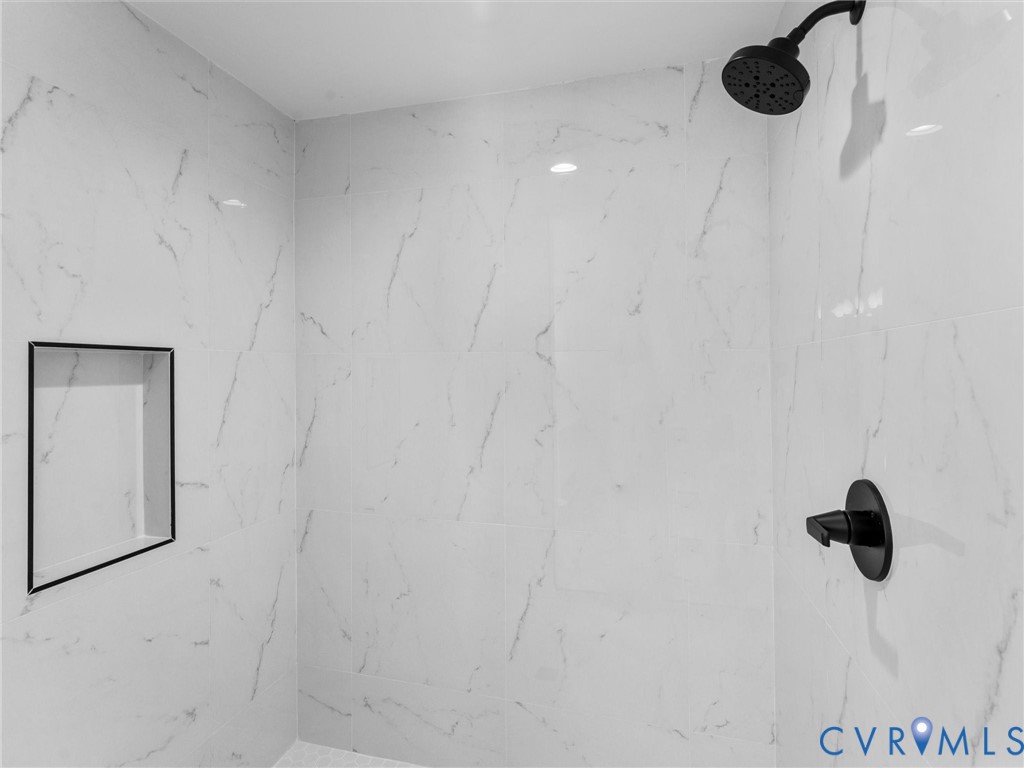 5500 Hemlock Road Quinton, VA 23141 - Photo 30 of 40 Tiled Master Shower