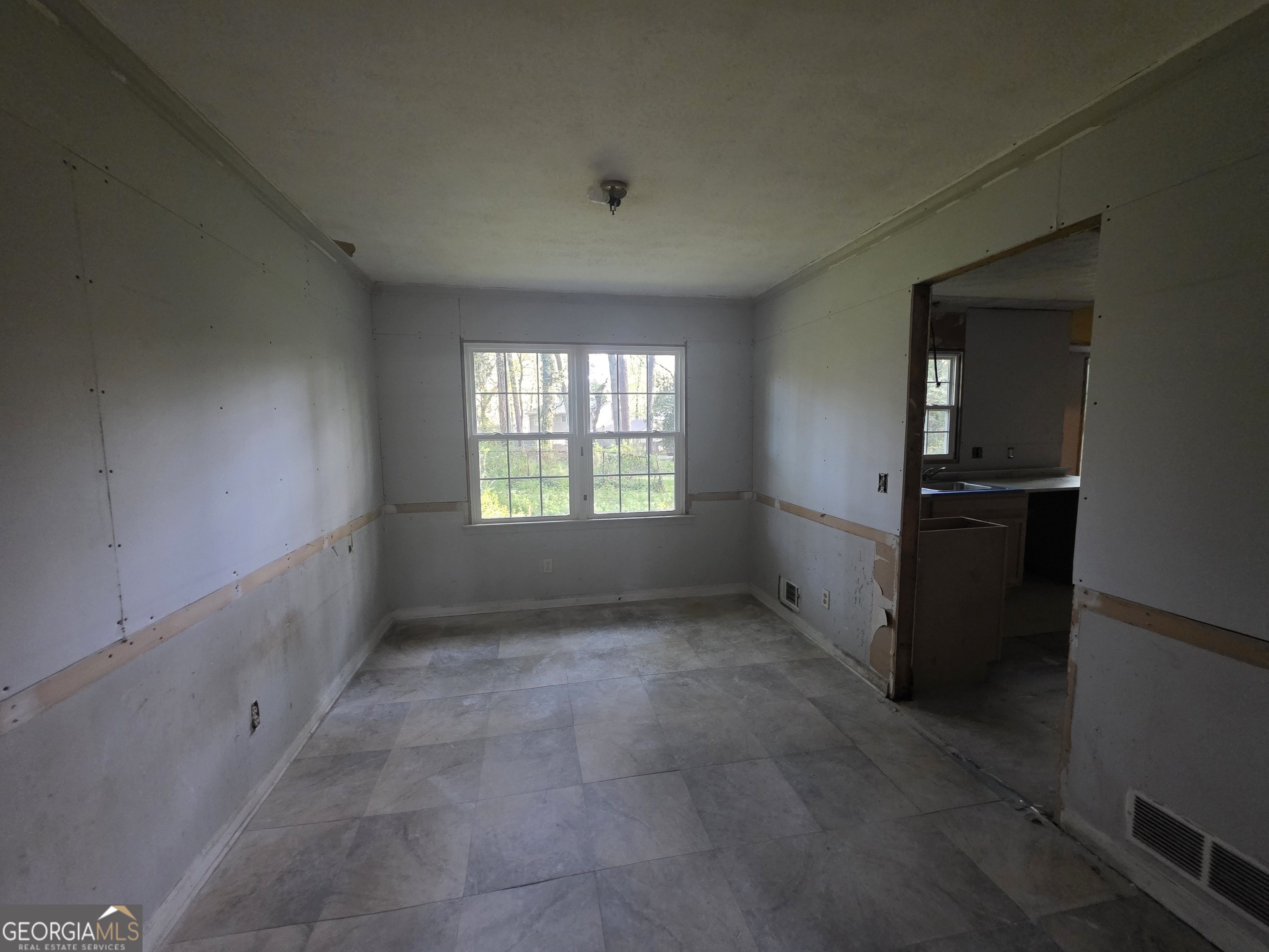 5382 Rockbridge Road Southwest Stone Mountain, GA 30088 - Photo 7 of 19