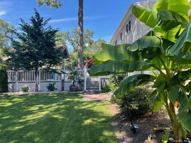 94 Clarendon Road Ronkonkoma, NY 11779 - Photo 28 of 31 a view of a back yard of the house