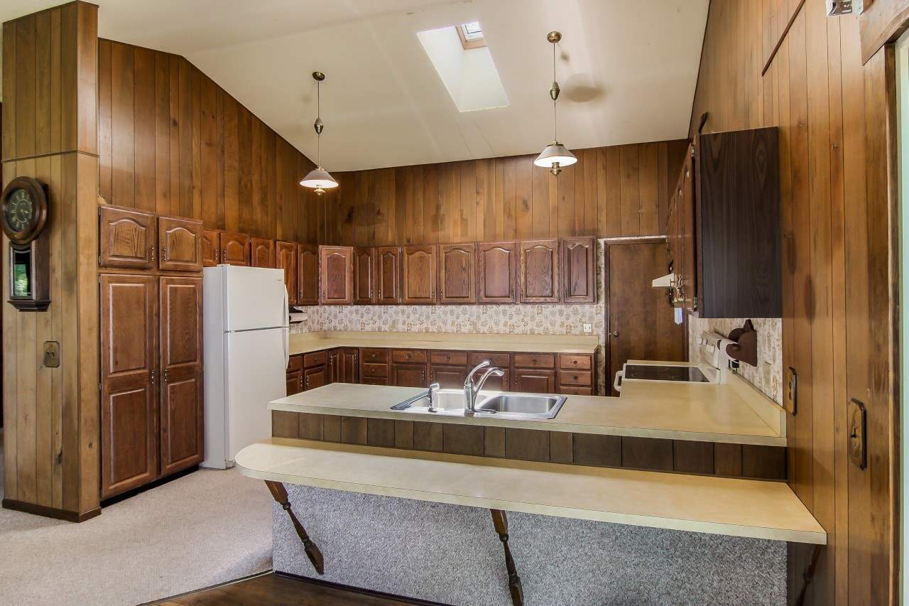 8516 Skegemog Point Road Williamsburg, MI 49690 - Photo 18 of 37 1861807-17.JPG