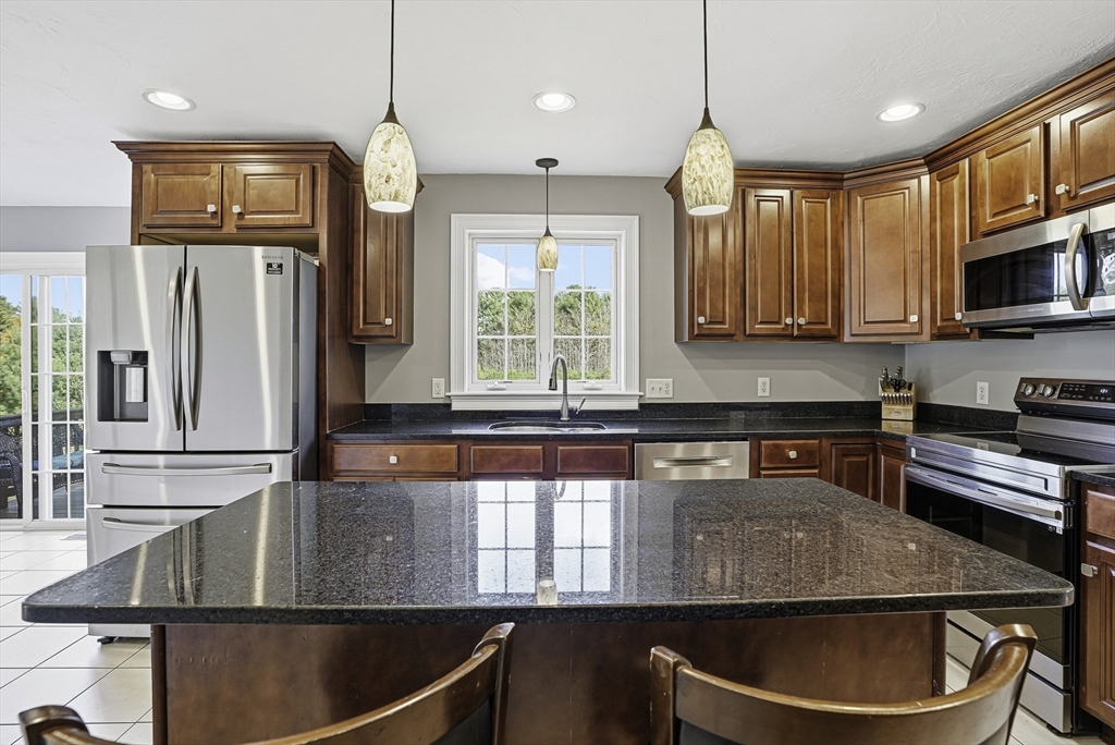 185 Prairie Street Northbridge, MA 01534 - Photo 3 of 42