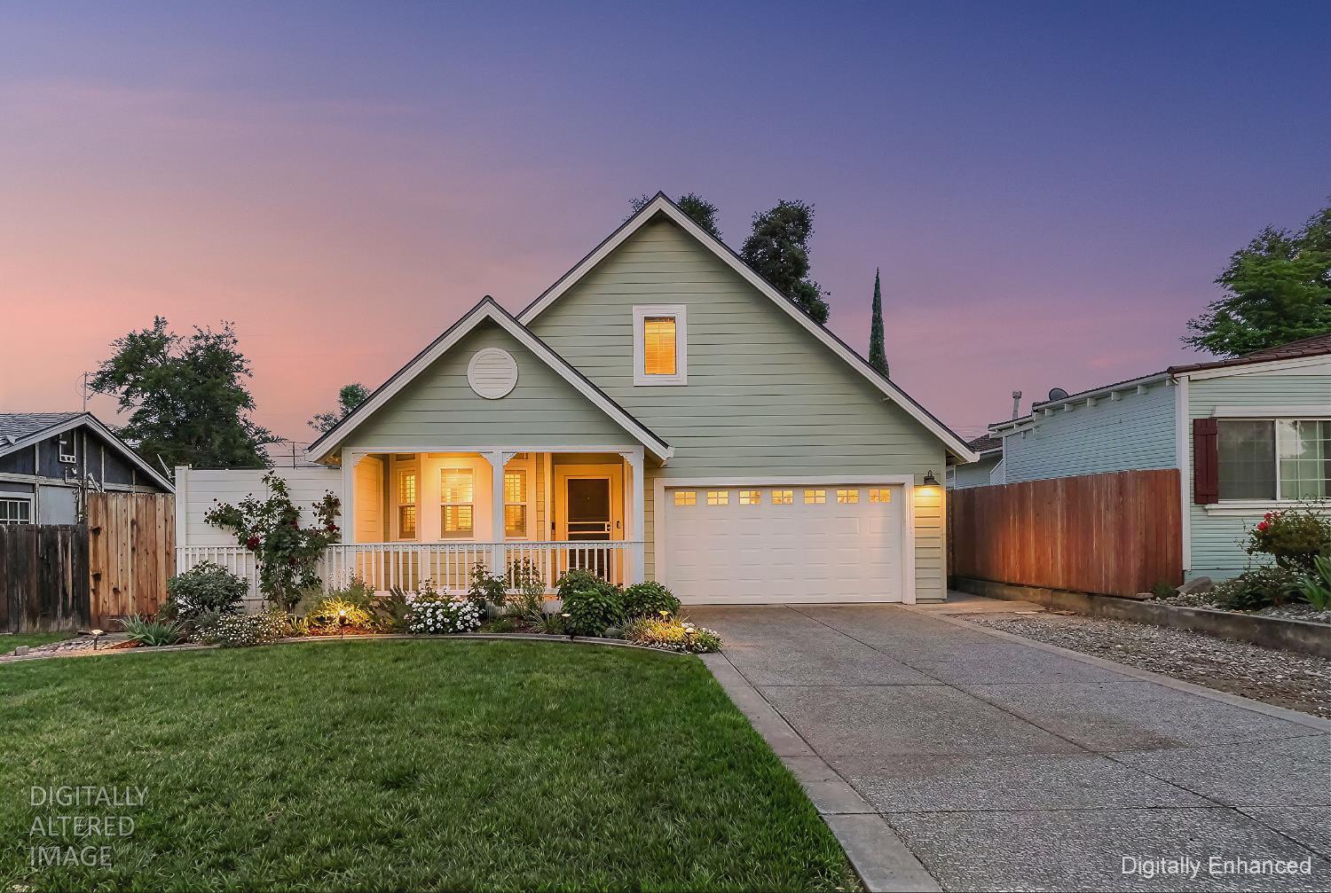 a view of front of a house with a yard