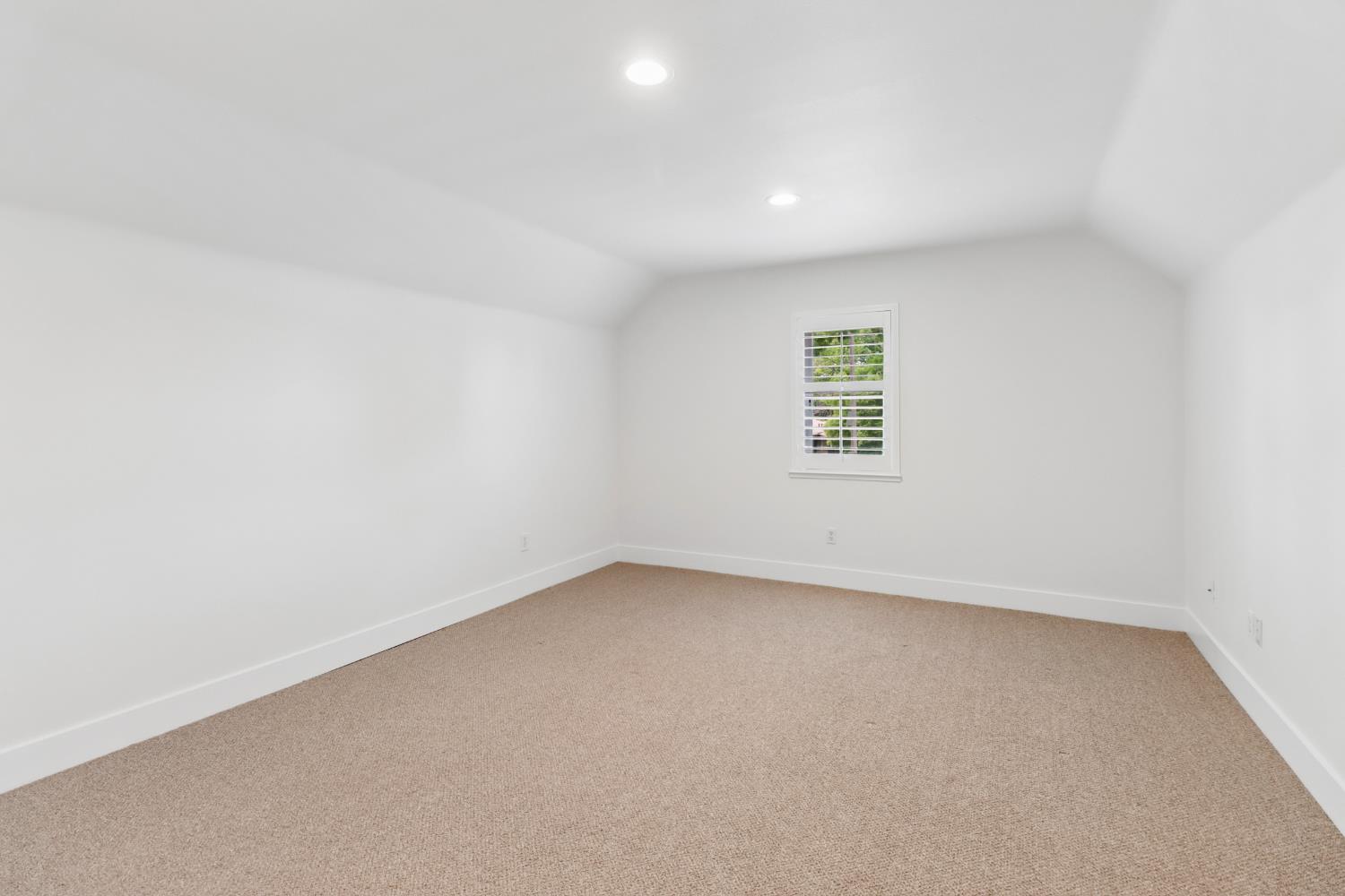 567 I Street Lincoln, CA 95648 - Photo 39 of 53 an empty room with a window