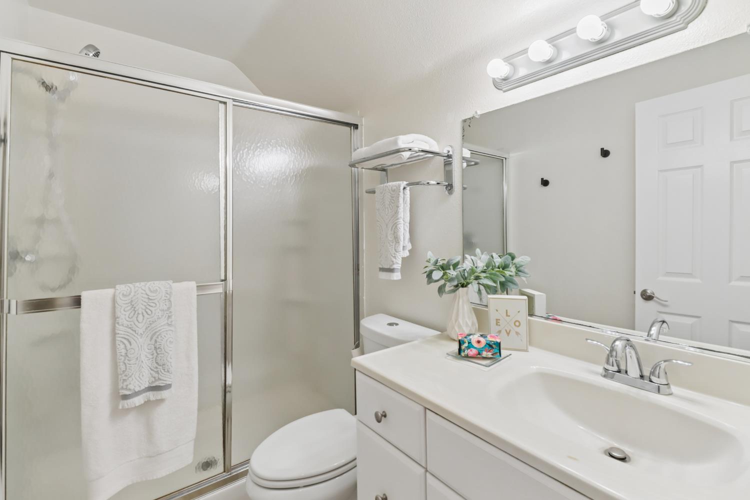 567 I Street Lincoln, CA 95648 - Photo 42 of 53 a bathroom with a sink toilet and shower