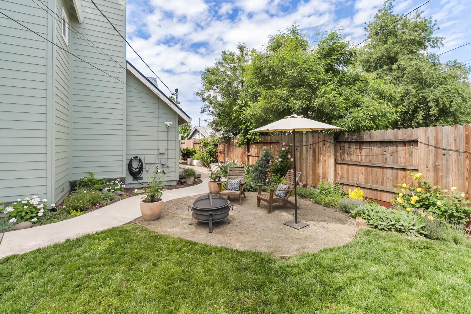 567 I Street Lincoln, CA 95648 - Photo 48 of 53 a backyard of a house with table and chairs under an umbrella