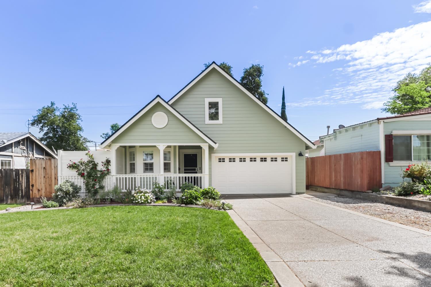 567 I Street Lincoln, CA 95648 - Photo 6 of 53 a view of front of house with entertaining space