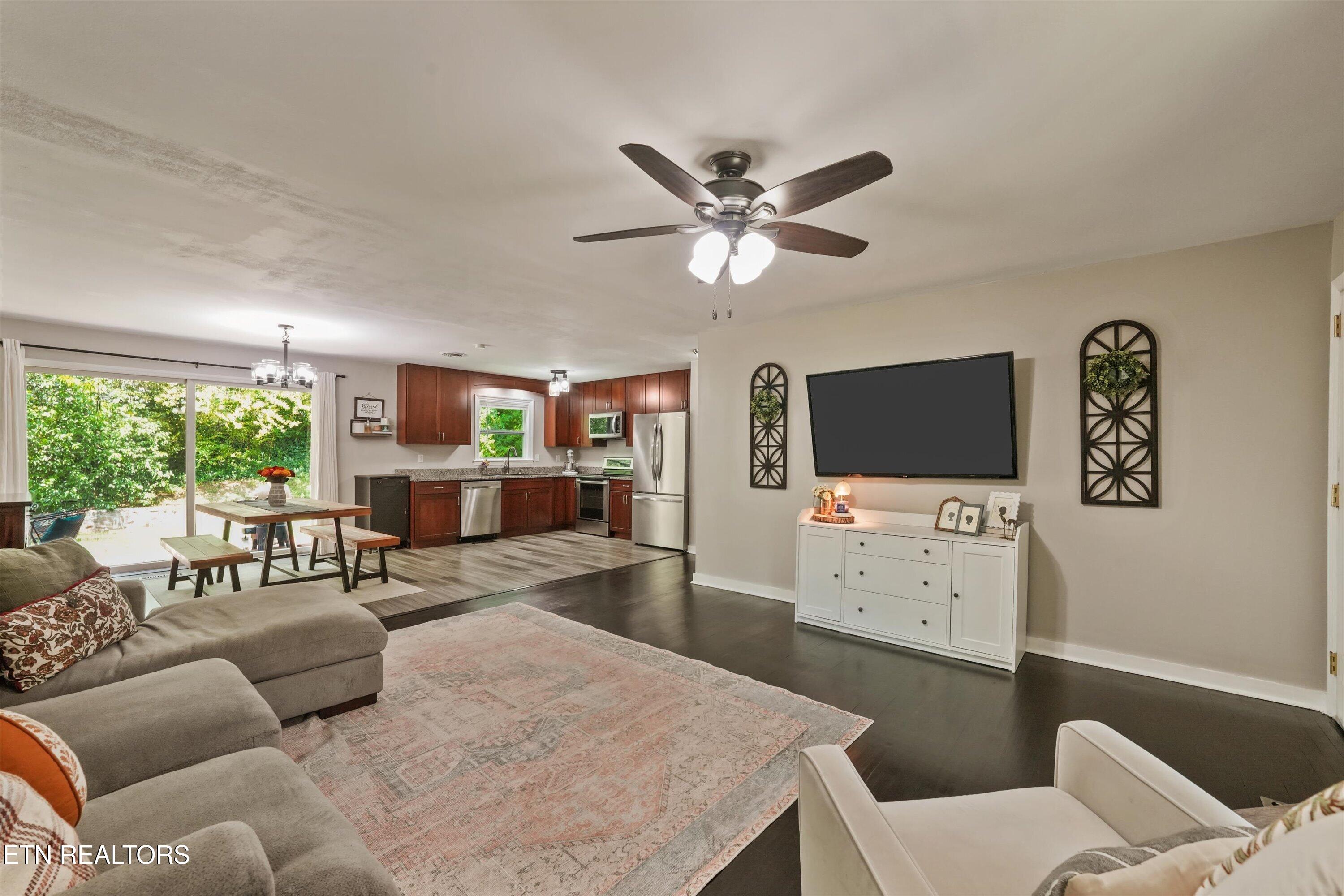 6315 Babelay Road Knoxville, TN 37924 - Photo 8 of 33 Living Room