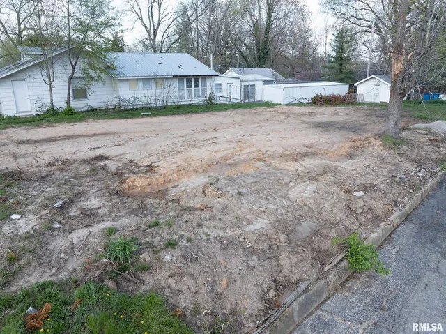 $5,500 | 704 North 8th Street, Mount Vernon, IL 62864