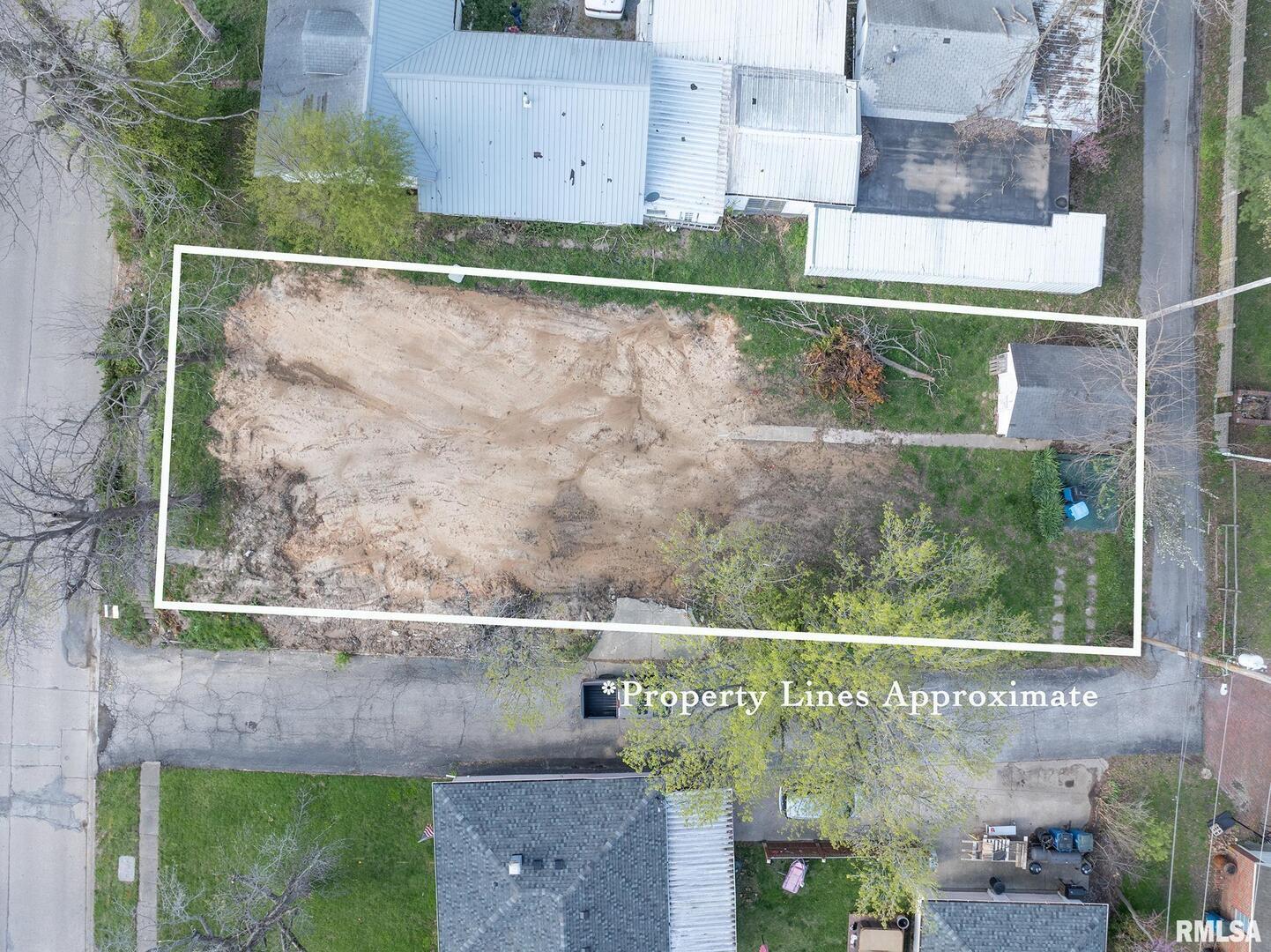 704 North 8th Street Mount Vernon, IL 62864 - Photo 9 of 9 an aerial view of a house and a yard