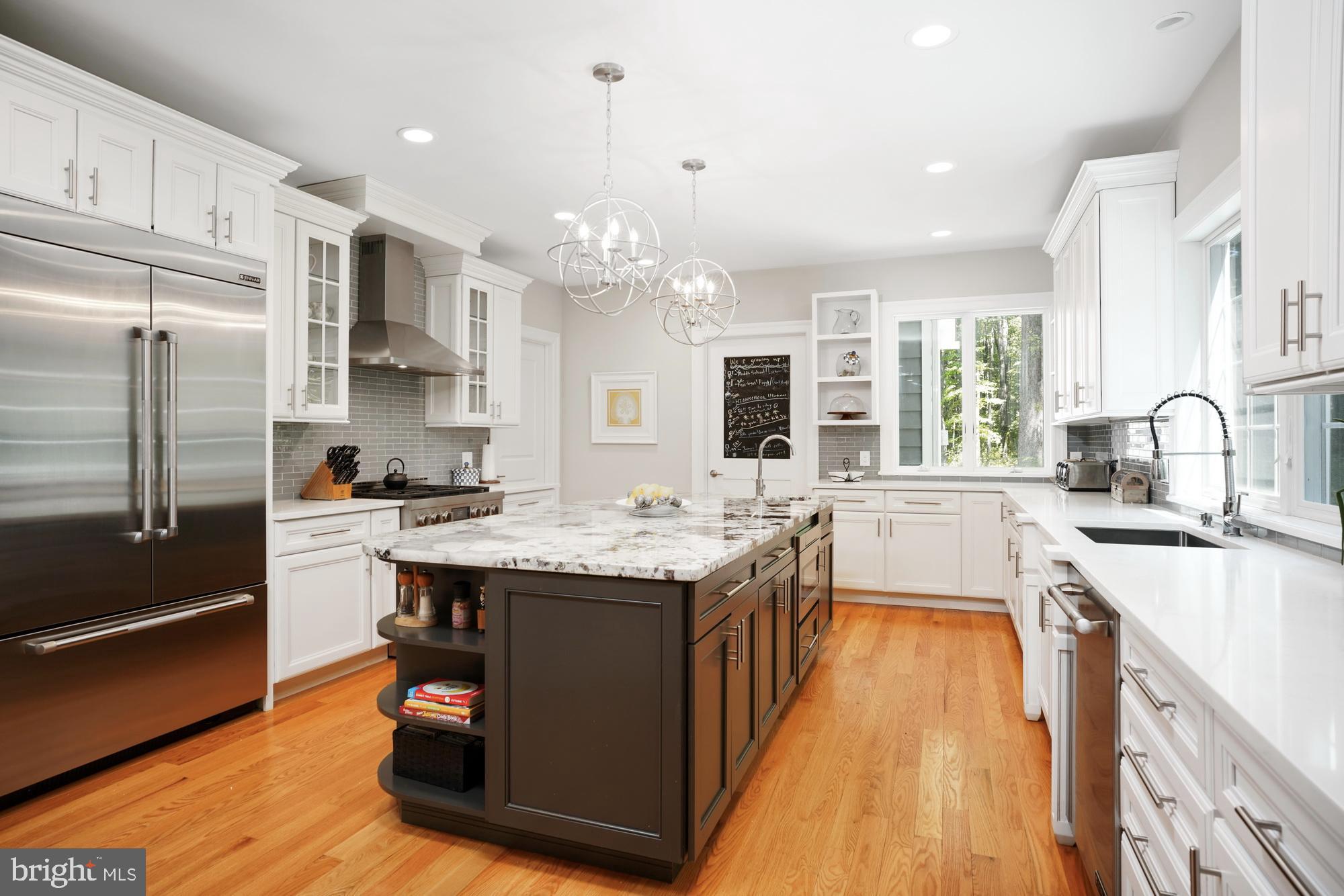 145 Ridgeview Circle Princeton, NJ 08540 - Photo 14 of 41 White cabinets and espresso cabinet combo.