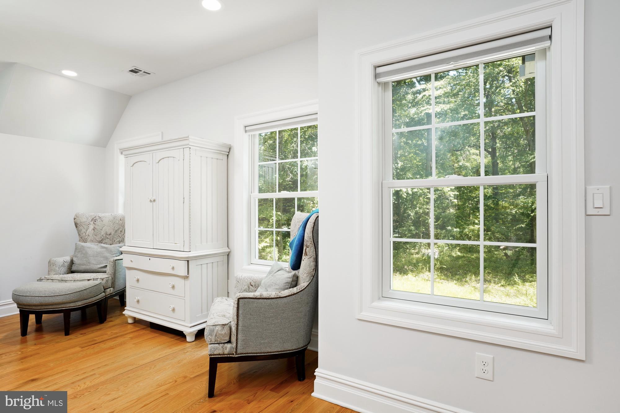 145 Ridgeview Circle Princeton, NJ 08540 - Photo 22 of 41 Sitting area of master suite.