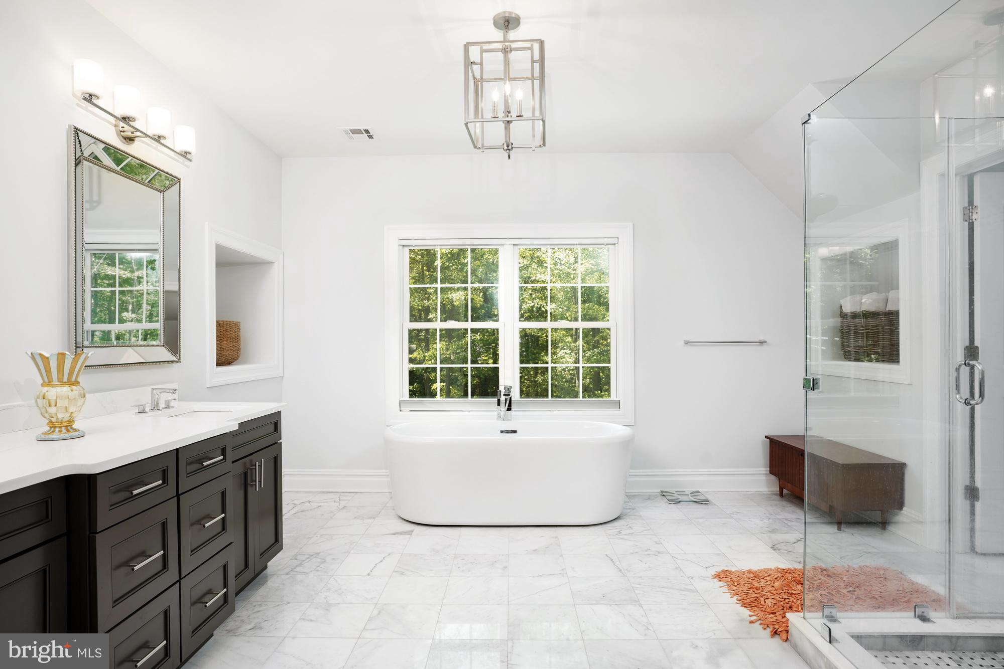 145 Ridgeview Circle Princeton, NJ 08540 - Photo 23 of 41 Master bath with soaking tub.