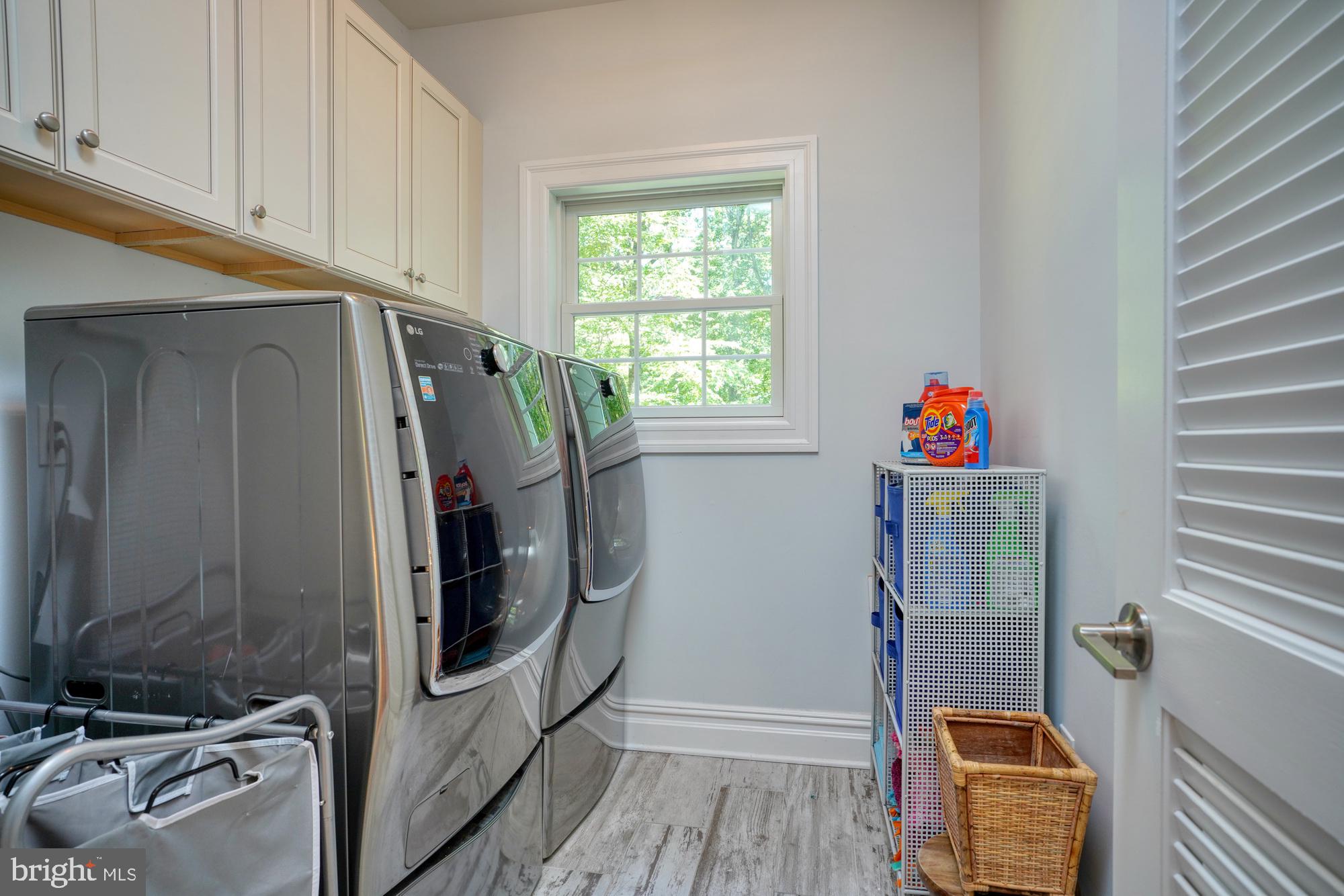 145 Ridgeview Circle Princeton, NJ 08540 - Photo 33 of 41 Second floor laundry - LG washer/dryer.