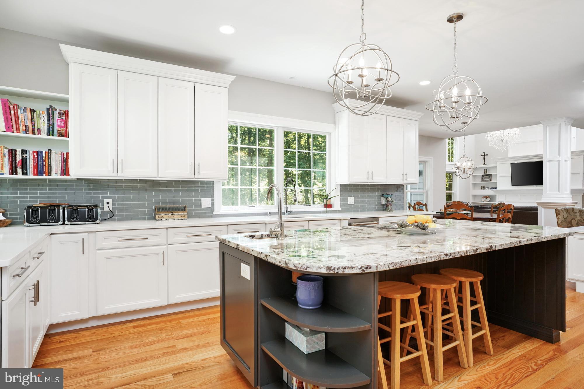 145 Ridgeview Circle Princeton, NJ 08540 - Photo 5 of 41 Kitchen with center island/breakfast bar.
